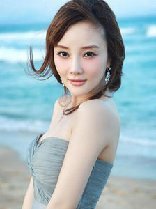 李小璐整容了女儿恶丑图,李小璐整容前后照片图片对比