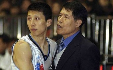 辽宁男篮主教练郭士强和李春江矛盾,郭士强个