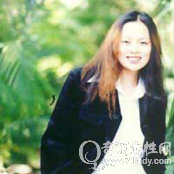 汪峰在1998年在成都演出时认识齐丹,当时齐丹正担任四川某电视台的
