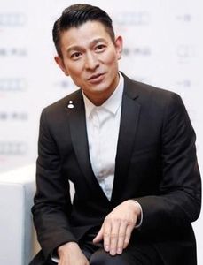 刘德华为什么娶朱丽倩,朱丽倩父亲是干什么的呢个人资料近照