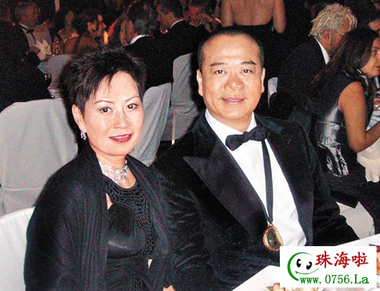 欧阳震华有几个老婆,现任老婆是谁个人简历及家庭背景