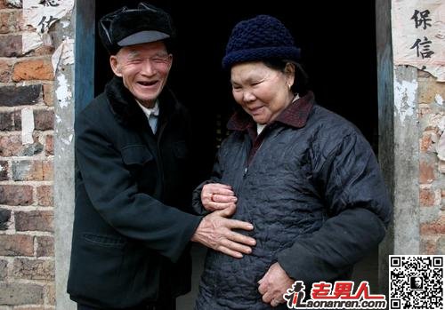 十三岁女孩怀孕产下蛇图片,一女子怀孕产下3条