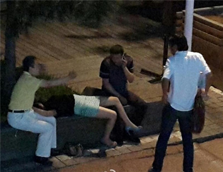 女子喝醉被路人捡便宜非礼视频图,女子喝醉非