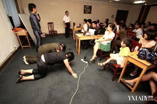 传销窝点的女人生活图片,传销女陪新人睡觉视