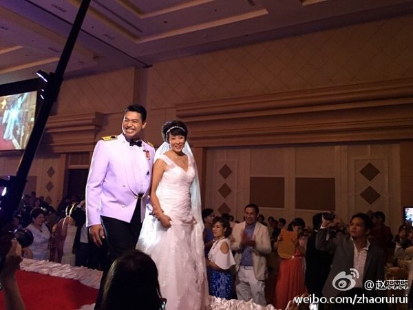 12月6日,前中国女排队长冯坤在泰国与泰国女排主帅加提蓬举办了盛大的