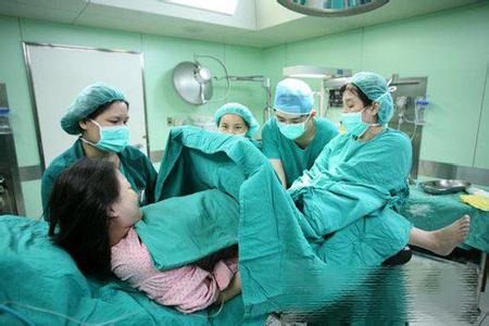 孕妇生孩子过程视频,生孩子时孕妇现场图片(2)