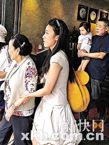 刘銮雄为什么爱甘比真相照片,2015刘銮雄甘比