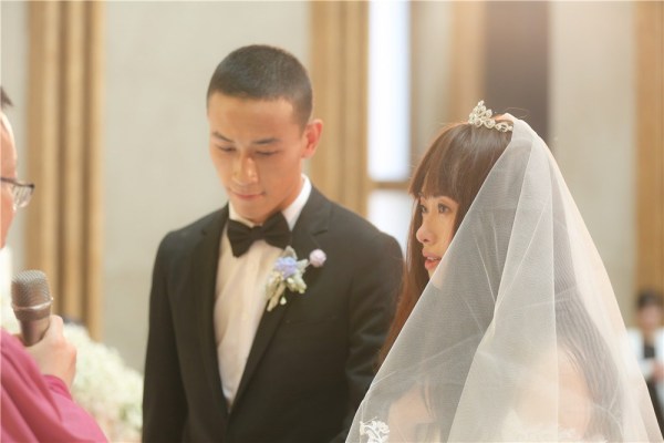 黄晓明称baby没有整容,郑恺真的喜欢baby吗接吻曝光黄晓明吃醋,