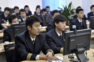 民航飞行员_民航飞行员的收入(2)