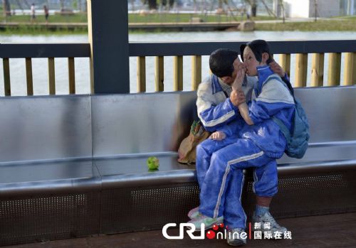 11岁男孩12女孩怀孕图,11岁女孩与男孩洗澡裸