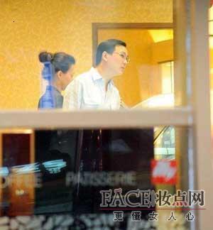 央视女主持人董卿怀孕图,央视女主持人董卿老公图情史揭秘(2)