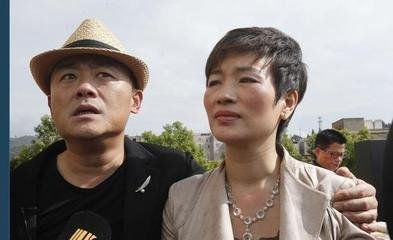 周立波老婆胡洁多少岁照片,曝周立波离婚真相