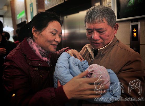 北京56岁高龄产妇生子,世界最高龄产妇年龄揭