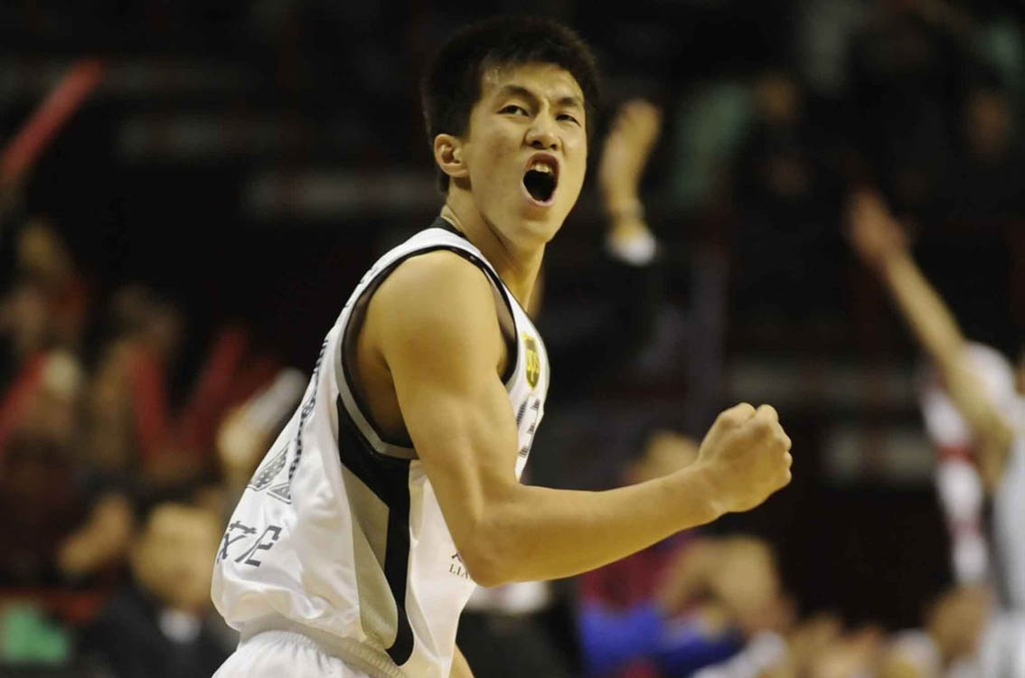 郭艾伦单挑詹宁斯吴悠视频,郭艾伦飘逸走位战