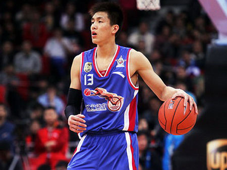 郭艾伦单挑詹宁斯吴悠视频,郭艾伦飘逸走位战