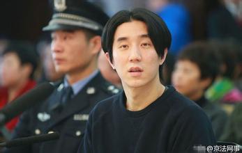 房祖名谈成龙女儿图曝光,成龙为何不认女儿真相,房祖名吸毒成龙怎(2)