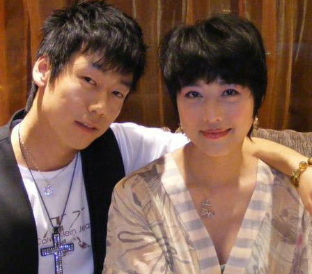 吕良伟周海媚的儿子图,周海媚与吕良伟婚姻无效现任老公是谁
