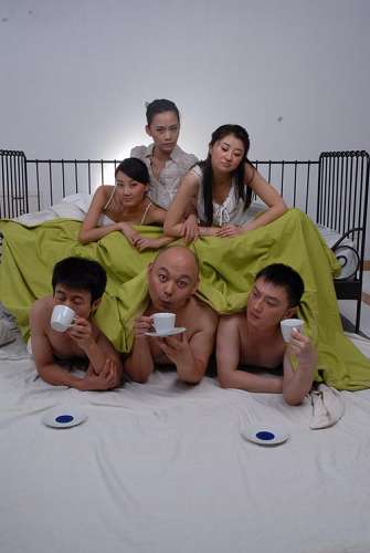 昆明3夫妻群p生活照,昆明三夫妻换妻6p拍艳照