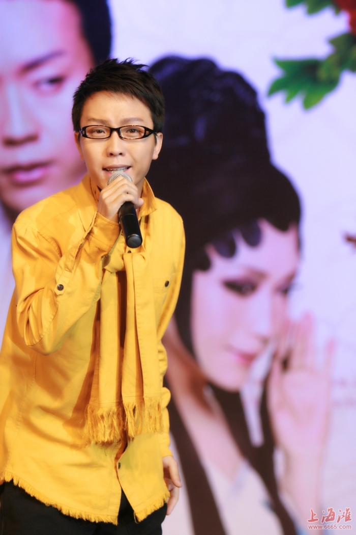 李玉刚老婆和女儿照片, 李玉刚和石头打架事件真相曝光(2)
