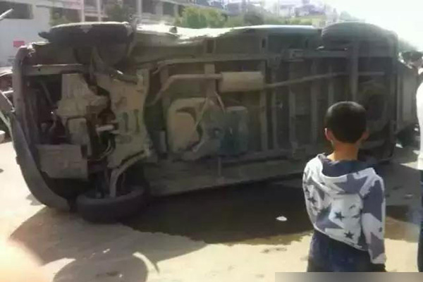 ����˾����ײ��20�����˱�����,ɽ��������ͷײ��1��20��ԭ������