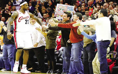 詹姆斯现在在骑士队的薪水,揭秘詹姆斯为什么