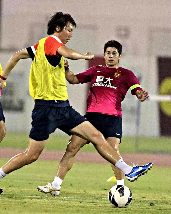 国足李铁肌肉_李铁在恒大收入(2)