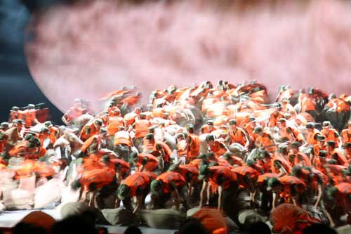 解放军抗洪抢险先进事迹图,98年抗洪救灾武警