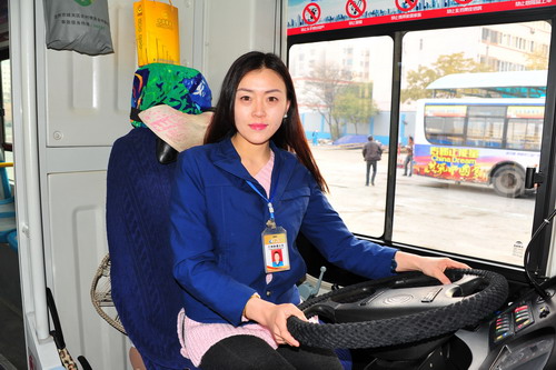中国最美女卡车司机,西安公交西施张婷婷个人资料图片