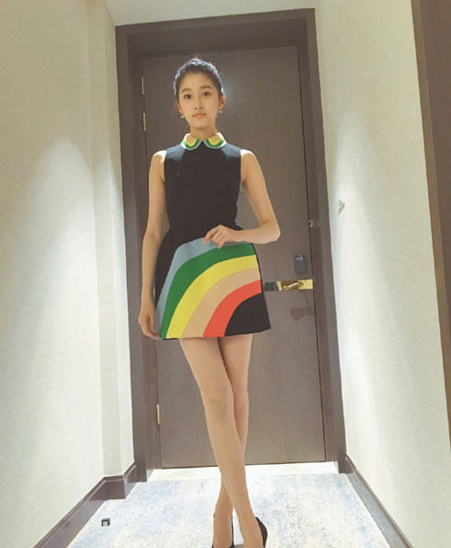 关晓彤现在性感图片,国民女儿关晓彤个人资料家庭背景大揭秘