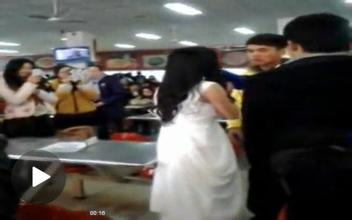 小伙求婚被扇耳光,男子给女友爱车喷漆love另类求婚遭打耳光图片(2)