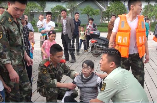 大四女生毕业前自缢身亡图片,宿舍内上吊自杀