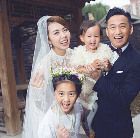 黄磊两个女儿照片图,揭秘黄磊老婆孙莉个人简历资料及家庭背景
