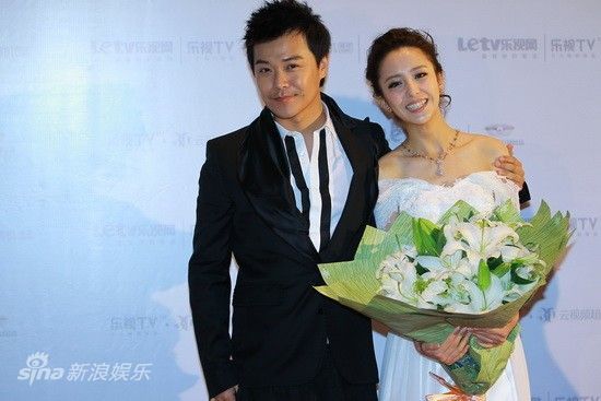 佟丽娅老公结婚照片,揭佟丽娅个人简历资料及家庭背景图片