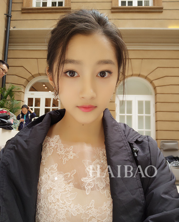 国民女儿关晓彤素颜照前后对比,关晓彤个人资料及家庭背景大起底