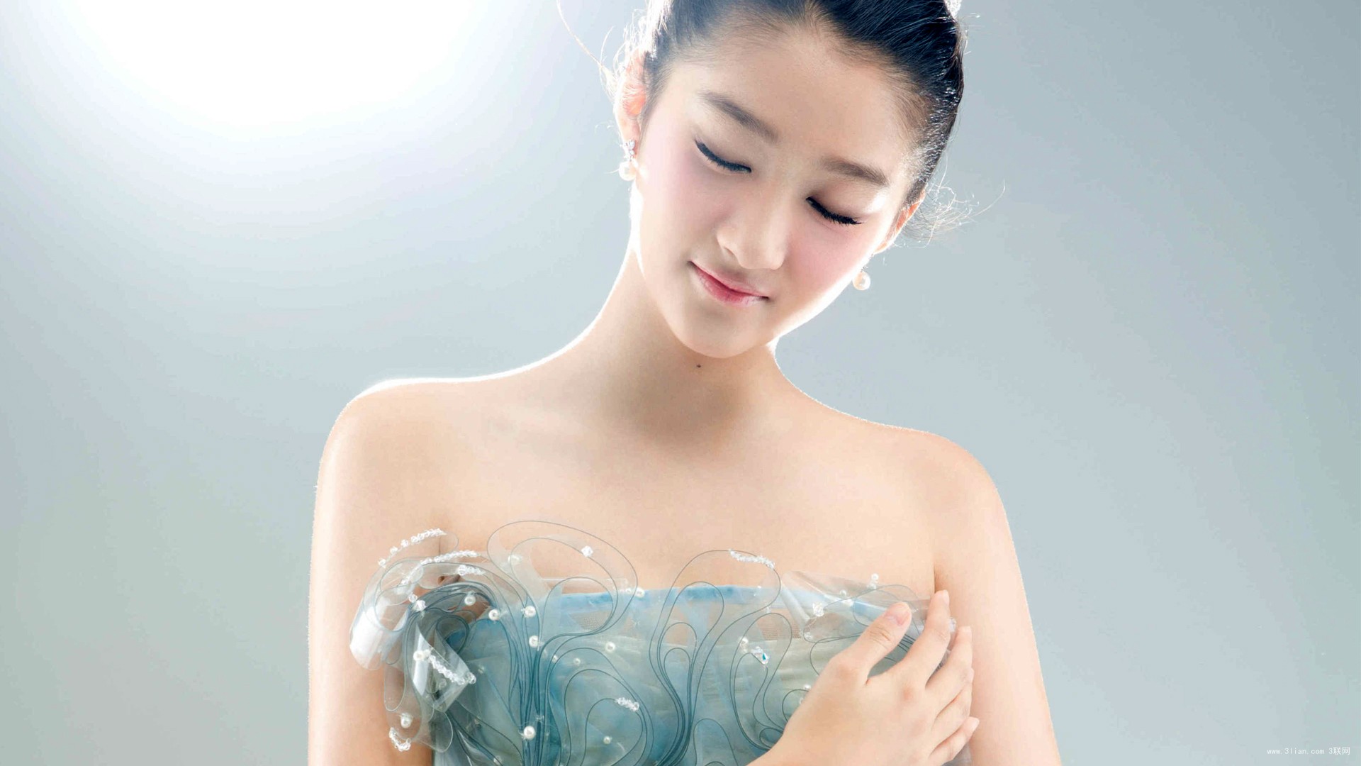 国民女儿关晓彤素颜照前后对比,关晓彤个人资料及家庭背景大起底