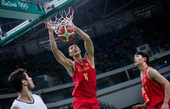 曝湖人有意易建联最新消息,揭秘易建联签约湖人重回NBA年薪多少(2)