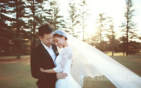 邓家佳老公结婚照,揭秘邓家佳老公是谁及个人资料身价背景
