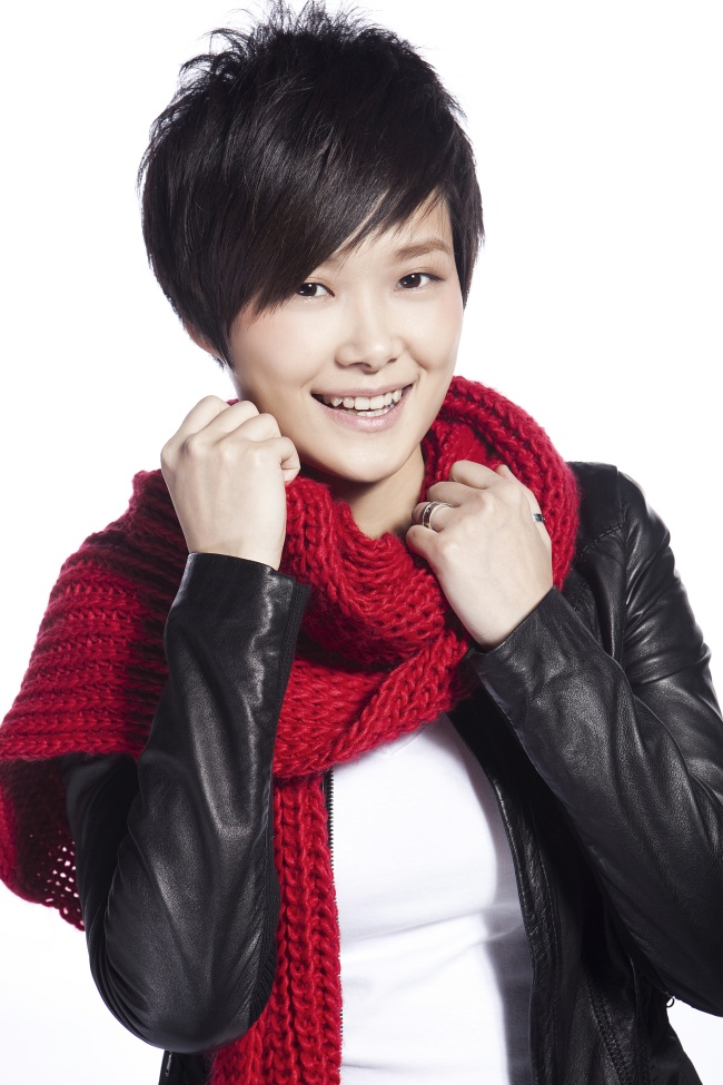 赵本山女儿撞脸李宇春最新消息,揭秘李宇春和男友亲密照