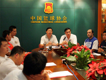 中国男篮打架阿联视频中国vs波多黎各打架易建联斗殴原因视频图片(2)