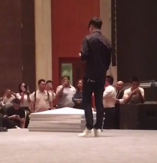 胡夏整容前后的照片,揭秘胡夏商演被逼重唱的内幕原因