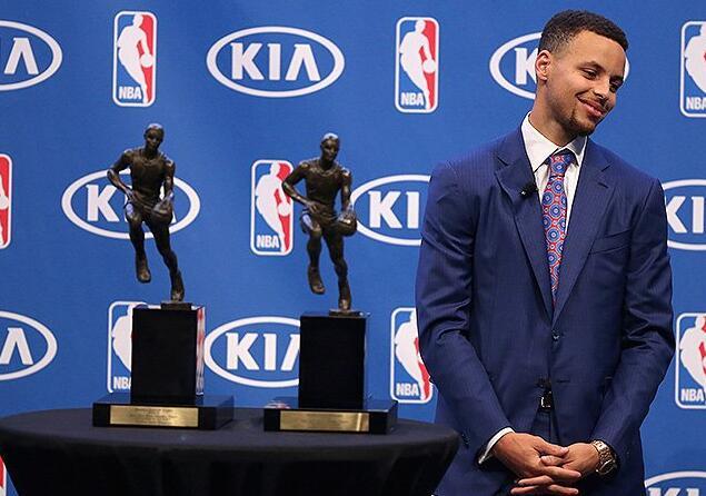 库里或成近十年最恐怖mvp,库里单场12记三分绝杀雷霆视频