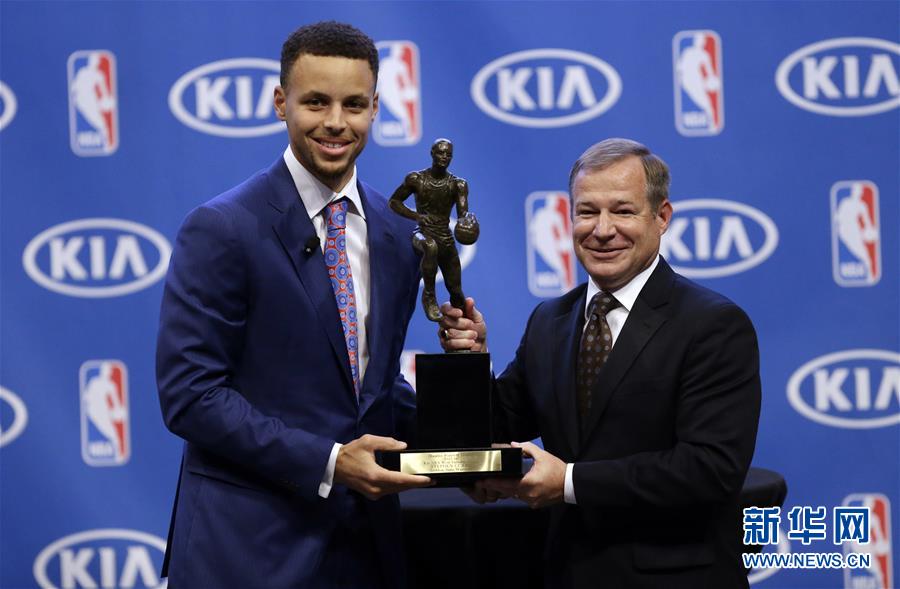 库里或成近十年最恐怖mvp,库里单场12记三分绝杀雷霆视频(2)