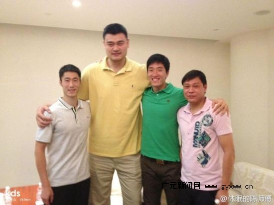 姚明身高_姚明年收入是多少(2)
