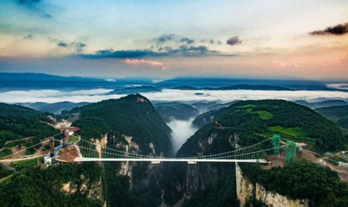张家界大峡谷玻璃桥被紧急叫停原因张家界玻璃桥开放时间旅游攻略