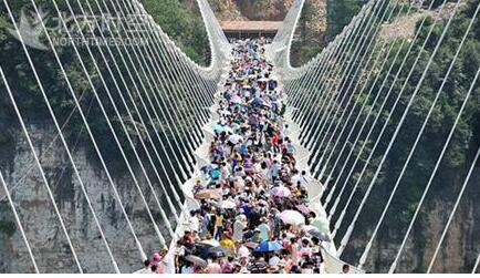 张家界大峡谷玻璃桥被紧急叫停原因张家界玻璃桥开放时间旅游攻略