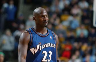 乔丹在公牛奇才队的年薪工资是多少,乔丹复出