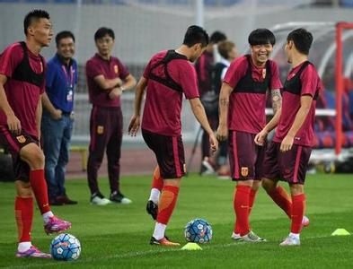 中国男足0-0战平伊朗队比赛视频图,世预赛中国