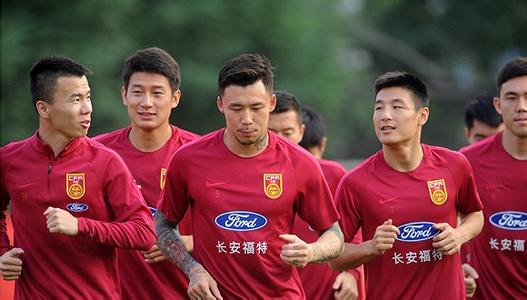 中国男足0-0战平伊朗队比赛视频图,世预赛中国