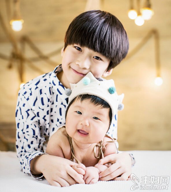 张亮二胎女儿照片曝光,李湘自曝女儿迷张亮原因及女儿王诗龄视频