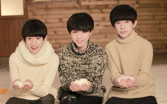 tfboys王俊凯机场哭了现场照片曝光,揭秘王俊凯惊人家庭背景资料